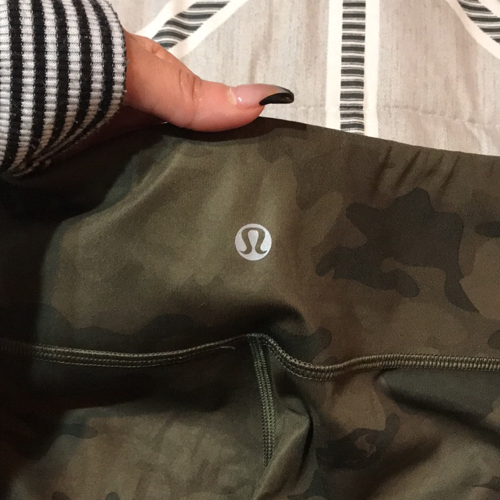 **Rare** Lululemon Athletica Camo Leggings - Picture 4 of 7